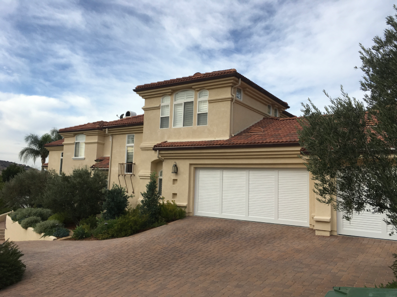 #19 Clopay Canyon Ridge Louver in White homelink